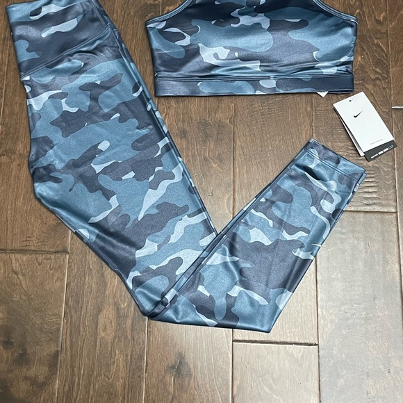 Essential Women’s Nike Dri-FIT One Blue Camo Leggings, Small NWT - Picture 2 of 7